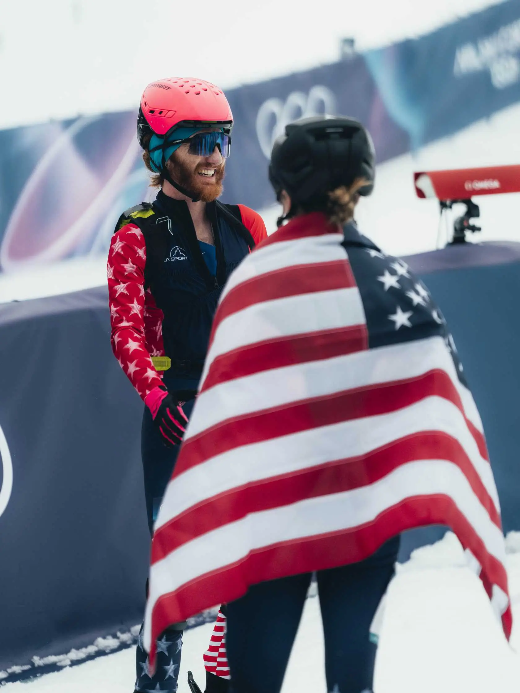 Skier with pink helmet and beard